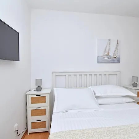 Apartman & Meri *