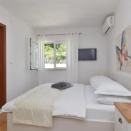 & Meri Apartman Tucepi