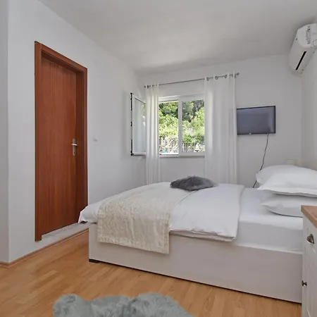 Apartman & Meri Tucepi