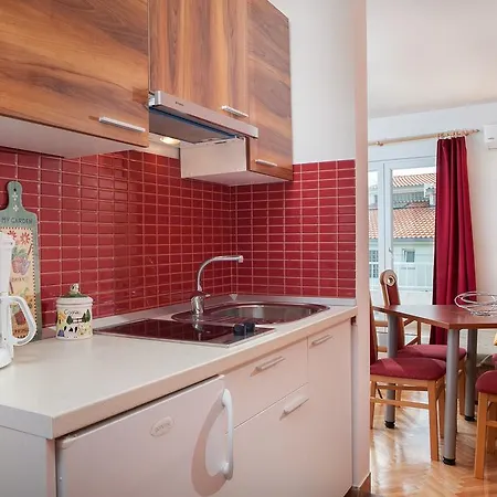 Apartman & Meri Tucepi