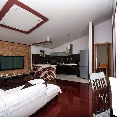 Apartman & Meri *