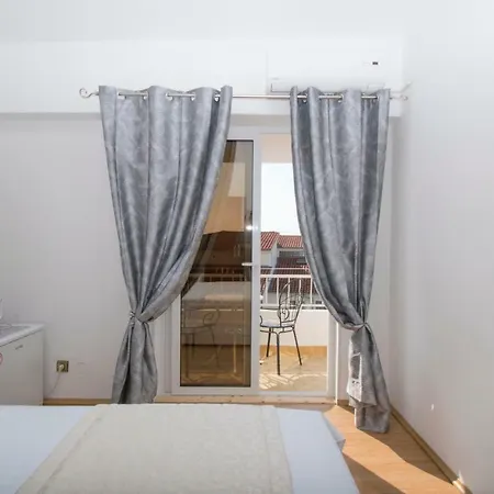 Apartman & Meri Tucepi