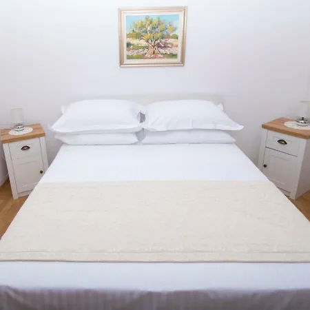 & Meri Apartman Tucepi